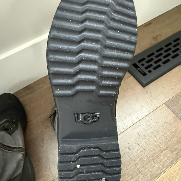 Ugg Winter Boots - Picture 6 of 7